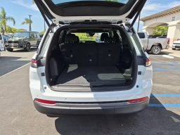 Jeep Grand Cherokee Laredo Altitude 4x2 2026