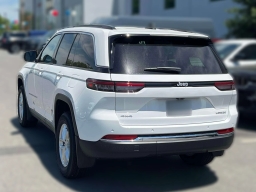 Jeep Grand Cherokee Laredo 4x4 2026