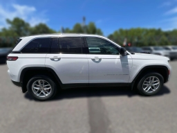 Jeep Grand Cherokee Laredo 4x4 2026