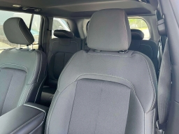 Jeep Grand Cherokee Laredo 4x4 2026