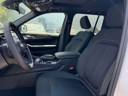 Jeep Grand Cherokee Laredo 4x4 2026