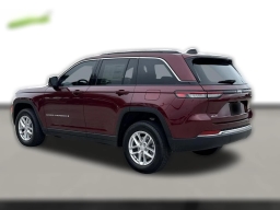 Jeep Grand Cherokee Laredo 4x4 2026