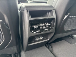 Jeep Grand Cherokee Laredo 4x4 2026