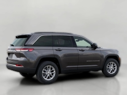 Jeep Grand Cherokee Laredo 4x4 2026