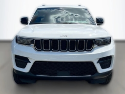 Jeep Grand Cherokee Laredo 4x4 2026