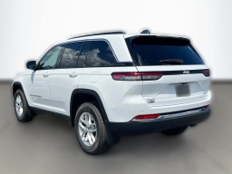 Jeep Grand Cherokee Laredo 4x4 2026