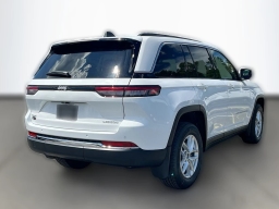 Jeep Grand Cherokee Laredo 4x4 2026
