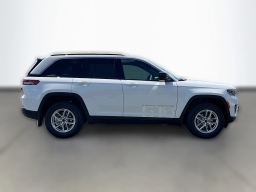 Jeep Grand Cherokee Laredo 4x4 2026