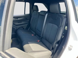 Jeep Grand Cherokee Laredo 4x4 2026