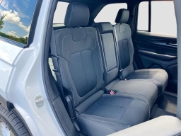 Jeep Grand Cherokee Laredo 4x4 2026