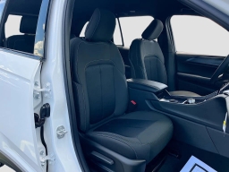 Jeep Grand Cherokee Laredo 4x4 2026