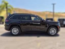Jeep Grand Cherokee Laredo X 4x4 2026