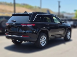 Jeep Grand Cherokee Laredo X 4x4 2026