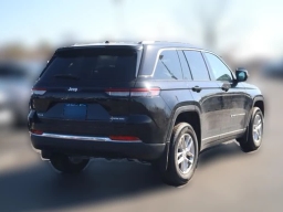 Jeep Grand Cherokee Laredo X 4x4 2026