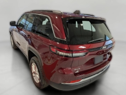 Jeep Grand Cherokee Laredo 4x4 2026