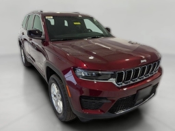 Jeep Grand Cherokee Laredo 4x4 2026