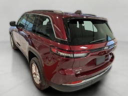 Jeep Grand Cherokee Laredo 4x4 2026