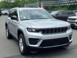 Jeep Grand Cherokee Laredo 4x4 2026