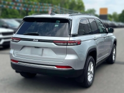 Jeep Grand Cherokee Laredo 4x4 2026