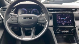 Jeep Grand Cherokee Laredo 4x4 2026