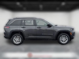 Jeep Grand Cherokee Laredo X 4x4 2026