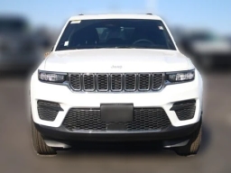 Jeep Grand Cherokee Laredo 4x4 2026