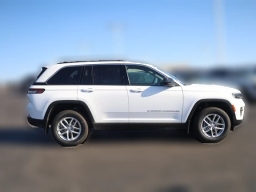 Jeep Grand Cherokee Laredo 4x4 2026