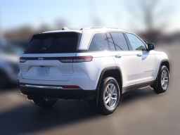Jeep Grand Cherokee Laredo 4x4 2026