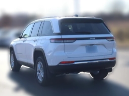 Jeep Grand Cherokee Laredo 4x4 2026