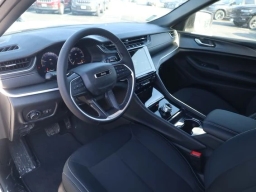 Jeep Grand Cherokee Laredo 4x4 2026