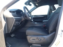 Jeep Grand Cherokee Laredo 4x4 2026