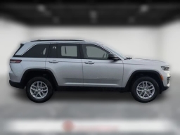 Jeep Grand Cherokee Laredo X 4x4 2026