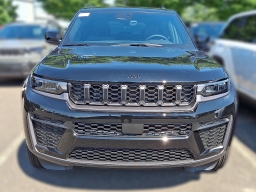 Jeep Grand Cherokee Laredo Altitude 4x4 2026