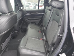 Jeep Grand Cherokee Laredo Altitude 4x4 2026