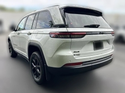 Jeep Grand Cherokee Laredo Altitude 4x4 2026
