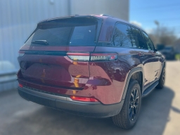 Jeep Grand Cherokee Laredo Altitude 4x4 2026