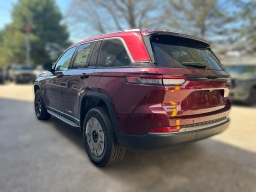 Jeep Grand Cherokee Laredo Altitude 4x4 2026