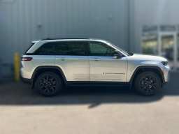 Jeep Grand Cherokee Laredo Altitude 4x4 2026