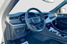 Jeep Grand Cherokee L Laredo 4x2 2026