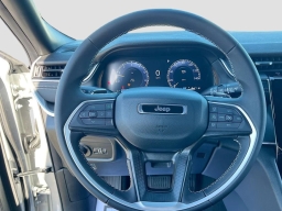 Jeep Grand Cherokee L Laredo 4x2 2026