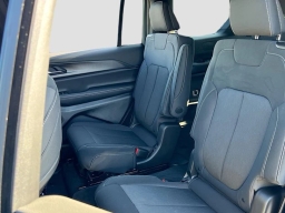 Jeep Grand Cherokee L Laredo 4x2 2026