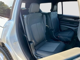 Jeep Grand Cherokee L Laredo 4x2 2026