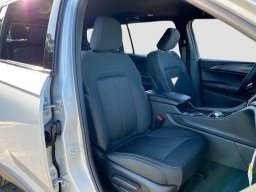Jeep Grand Cherokee L Laredo 4x2 2026