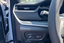Jeep Grand Cherokee L Laredo 4x4 2026
