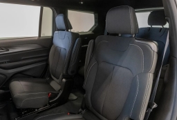Jeep Grand Cherokee L Laredo X 4x4 2026
