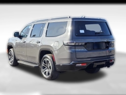 Jeep Grand Wagoneer 4x2 2026