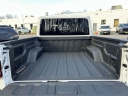 Jeep Gladiator Sahara 4x4 2026