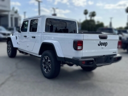 Jeep Gladiator Sahara 4x4 2026