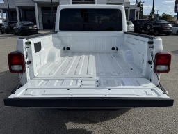 Jeep Gladiator Sahara 4x4 2026