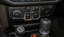 Jeep Gladiator Sahara 4x4 2026